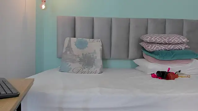 Snapshot of genesis4u chatting on 10-22-25, 12:27 genesis4u online show from 10-22-25, 12:27