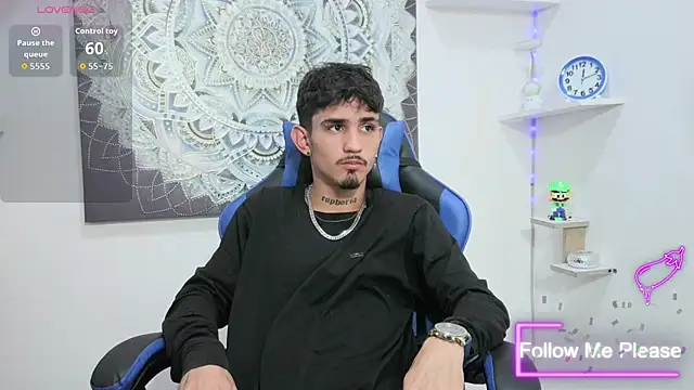 nextboywell1 online show from 04-17-26, 03:53