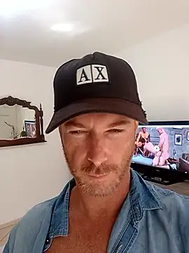 Snapshot of Loiroatv36 chatting on 02-20-26, 05:57 Loiroatv36 online show from 02-20-26, 05:57