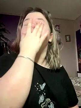 Kemeli008 online show from 10-28-25, 11:14