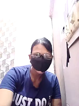 Snapshot of varnika chatting on 10-19-25, 09:21 varnika online show from 10-19-25, 09:21