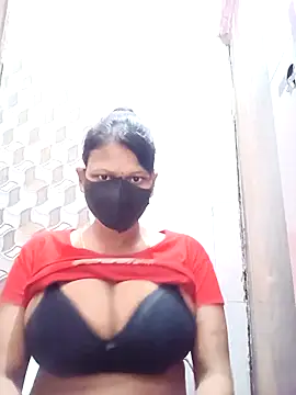 Snapshot of varnika chatting on 11-02-25, 10:06 varnika online show from 11-02-25, 10:06