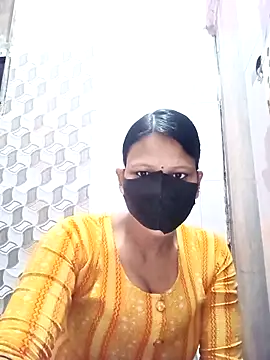 Snapshot of varnika chatting on 11-07-25, 10:48 varnika online show from 11-07-25, 10:48