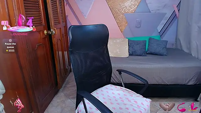 sharlottxl online show from 11-28-25, 12:46