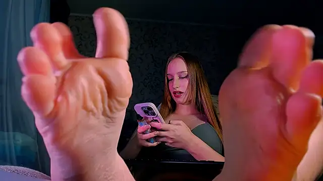 Snapshot of DarcySiren chatting on 10-13-25, 07:52 DarcySiren online show from 10-13-25, 07:52