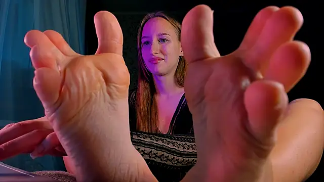 Snapshot of DarcySiren chatting on 10-21-25, 10:38 DarcySiren online show from 10-21-25, 10:38