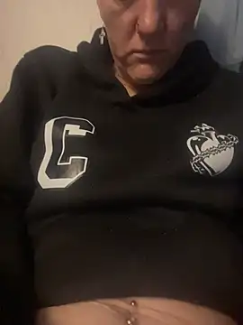 kmaddycakes1 online show from 02-19-26, 09:49