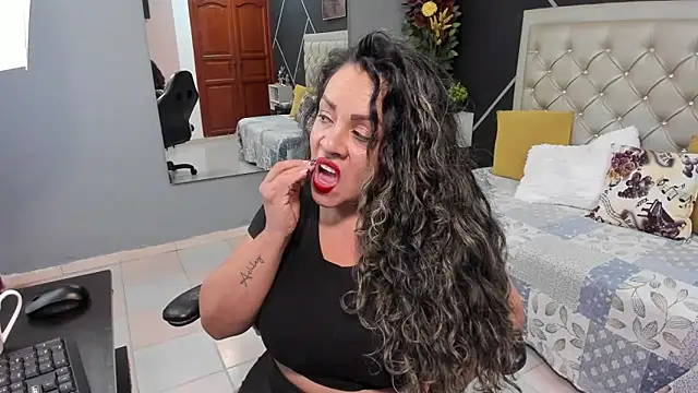 kris milff online show from 10-14-25, 06:42