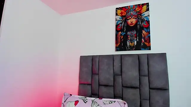 Snapshot of abby_jones2 chatting on 10-24-25, 01:35 abby jones2 online show from 10-24-25, 01:35