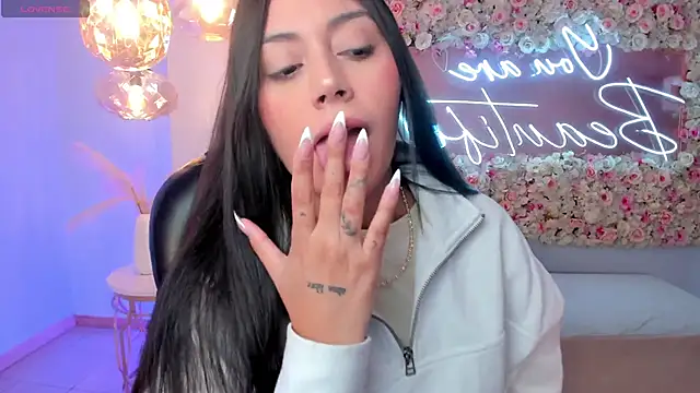 AmbarJames  online show from 12-14-25, 11:15