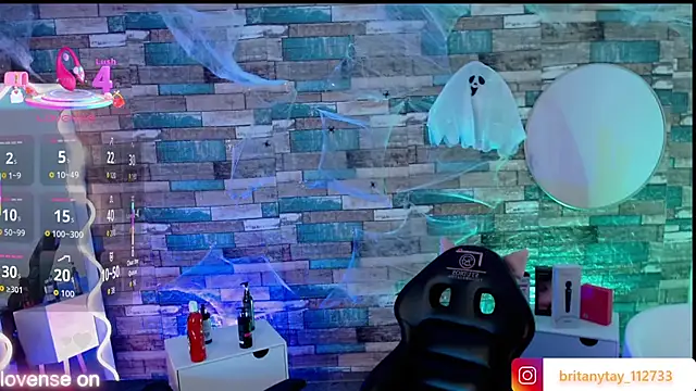 boyfox tay online show from 10-18-25, 04:59