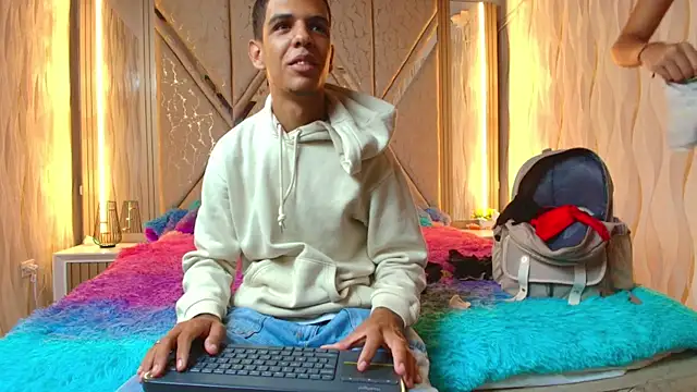 Snapshot of Hotcouple_222 chatting on 10-14-25, 07:20 Hotcouple 222 online show from 10-14-25, 07:20