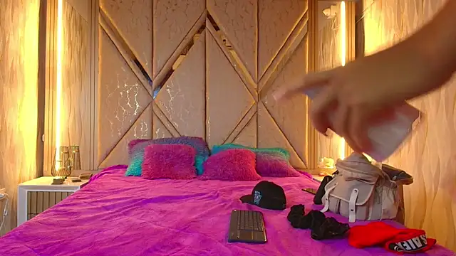 Snapshot of Hotcouple_222 chatting on 11-15-25, 07:38 Hotcouple 222 online show from 11-15-25, 07:38