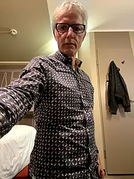 Snapshot of SexyLeon8 chatting on 09-17-25, 04:41 SexyLeon8 online show from 09-17-25, 04:41