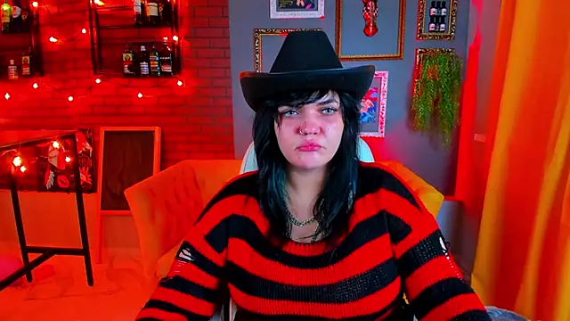 MaryHarrys online show from 10-31-25, 02:56