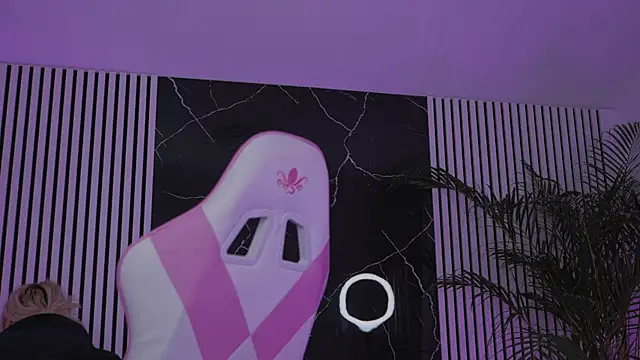 daisyblushh online show from 12-04-25, 05:32