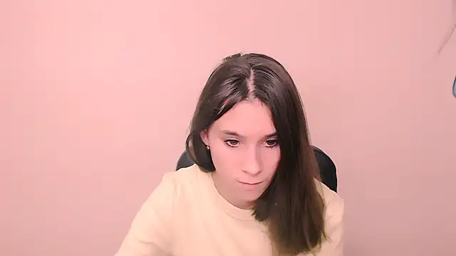 Snapshot of RosaRay_ chatting on 10-18-25, 06:16 RosaRay online show from 10-18-25, 06:16