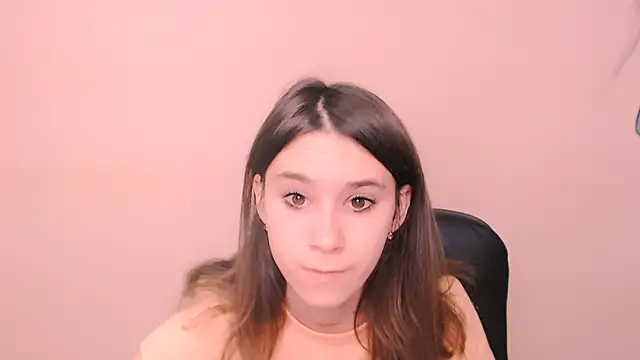 Snapshot of RosaRay_ chatting on 10-24-25, 06:32 RosaRay online show from 10-24-25, 06:32