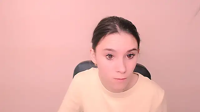 Snapshot of RosaRay_ chatting on 10-29-25, 07:43 RosaRay online show from 10-29-25, 07:43