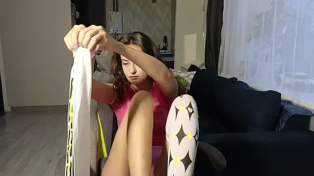 Snapshot of BelleWild chatting on 11-14-25, 04:22 BelleWild online show from 11-14-25, 04:22