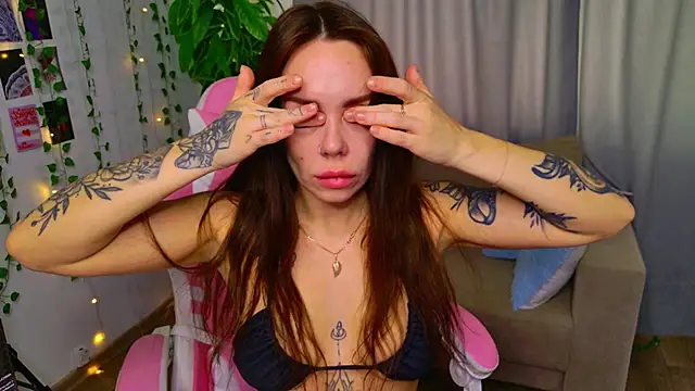 Snapshot of AnitaVensley chatting on 10-10-25, 10:25 AnitaVensley online show from 10-10-25, 10:25