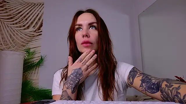 Snapshot of AnitaVensley chatting on 11-13-25, 10:36 AnitaVensley online show from 11-13-25, 10:36