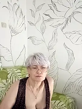 Snapshot of Catty_Lady chatting on 09-13-25, 06:08 Catty Lady online show from 09-13-25, 06:08