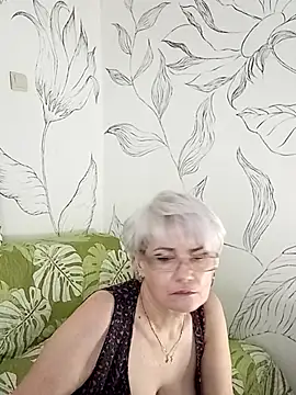 Snapshot of Catty_Lady chatting on 09-17-25, 04:52 Catty Lady online show from 09-17-25, 04:52