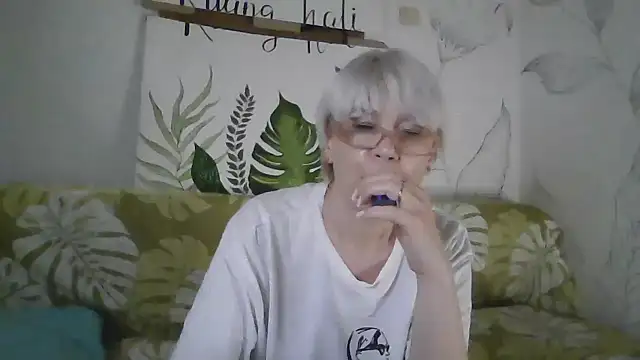 Snapshot of Catty_Lady chatting on 11-12-25, 05:57 Catty Lady online show from 11-12-25, 05:57