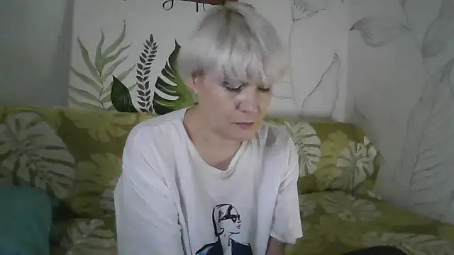 Snapshot of Catty_Lady chatting on 11-17-25, 06:35 Catty Lady online show from 11-17-25, 06:35