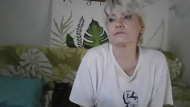 Snapshot of Catty_Lady chatting on 11-19-25, 07:14 Catty Lady online show from 11-19-25, 07:14