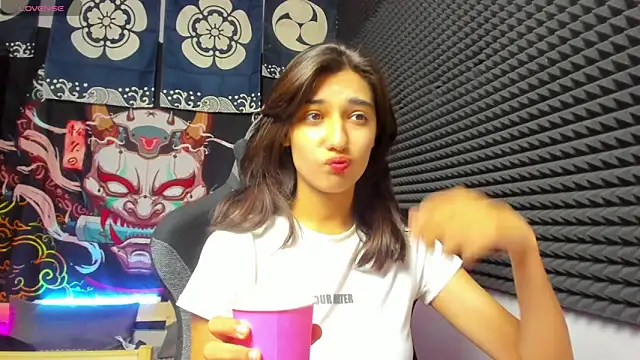 Elfy Rare  online show from 10-23-25, 10:47