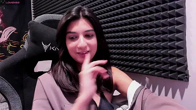 Elfy Rare  online show from 11-24-25, 09:14