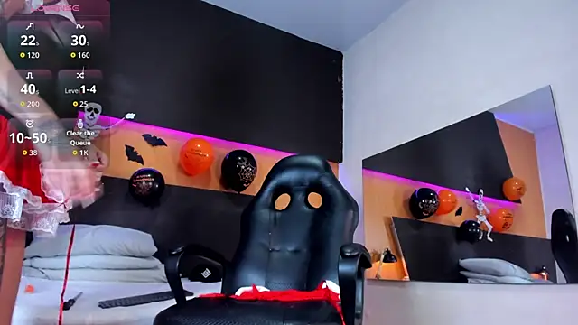 Dakota Monroe online show from 10-31-25, 11:44