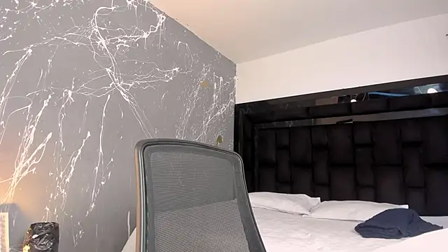 ZoeWestt online show from 10-20-25, 01:11