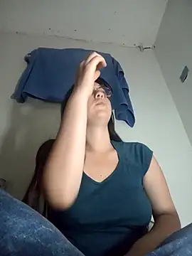 lareinalareinadelanal online show from 10-18-25, 09:54