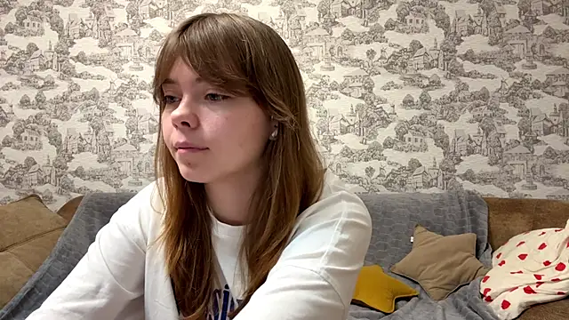 CoralinaEastoy online show from 09-17-25, 08:21