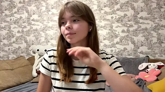 CoralinaEastoy online show from 09-21-25, 09:05