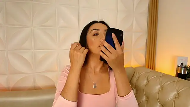 Snapshot of ana_riveros chatting on 11-12-25, 04:13 ana riveros online show from 11-12-25, 04:13