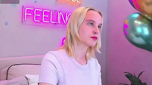 Snapshot of Carolin_Miller chatting on 09-17-25, 08:16 Carolin Miller online show from 09-17-25, 08:16