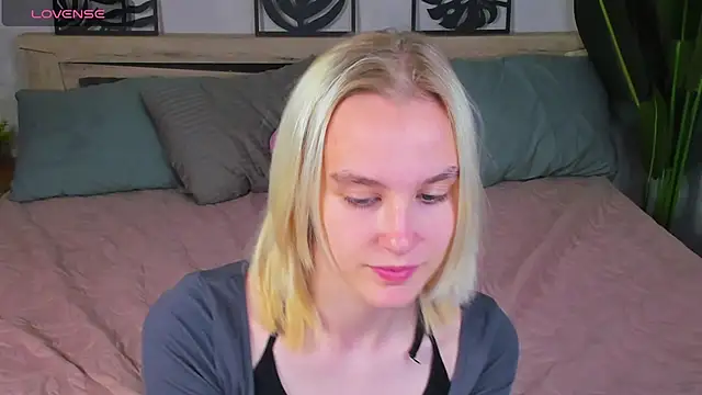 Snapshot of Carolin_Miller chatting on 09-25-25, 08:40 Carolin Miller online show from 09-25-25, 08:40