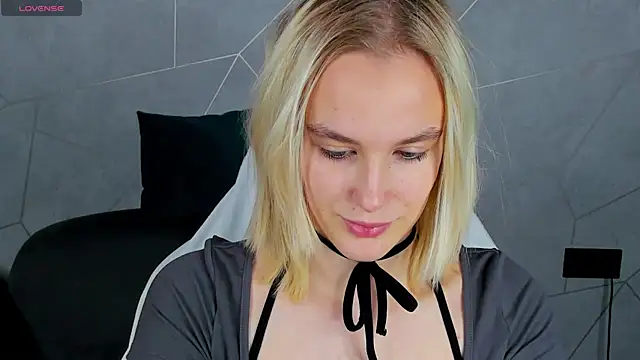 Snapshot of Carolin_Miller chatting on 10-29-25, 10:06 Carolin Miller online show from 10-29-25, 10:06