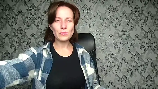 Kelly Kisss online show from 12-21-25, 10:11