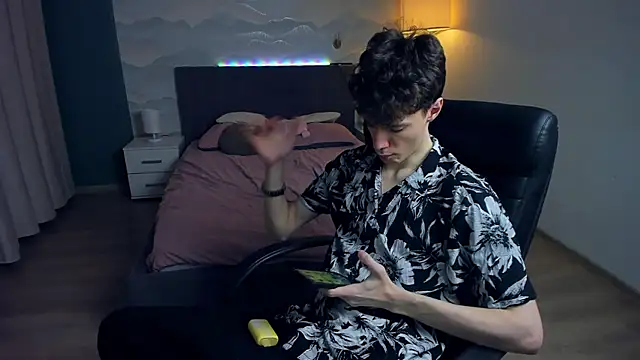 Edvard Blare online show from 10-29-25, 02:30