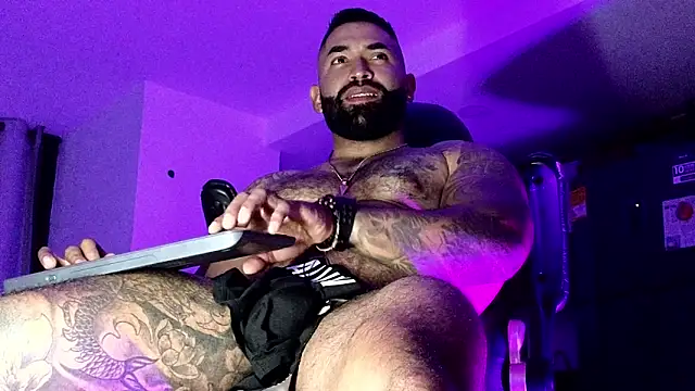 Snapshot of Max-prada chatting on 02-18-26, 02:40 Max-prada online show from 02-18-26, 02:40