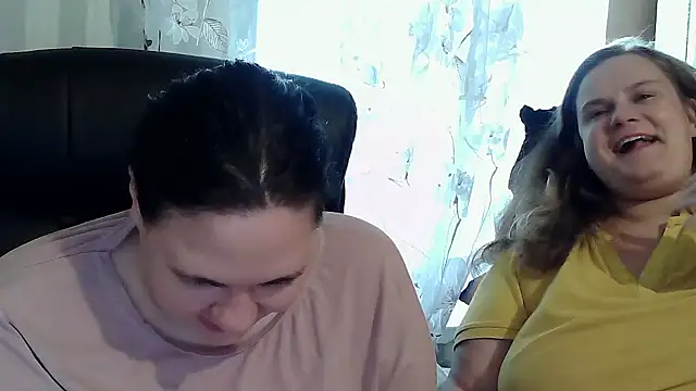 HollyXEva online show from 09-19-25, 02:18