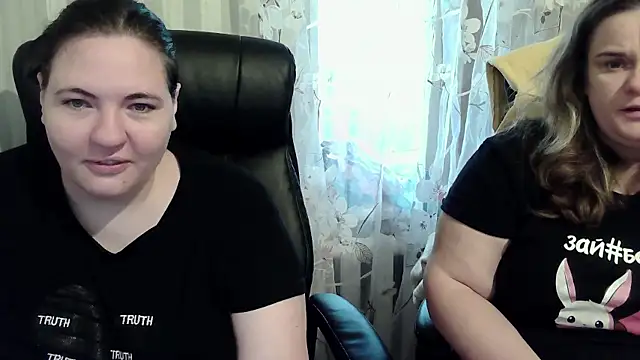 HollyXEva online show from 10-05-25, 02:15