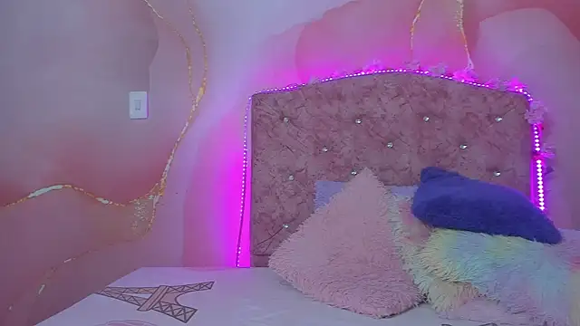 violet taylor  online show from 10-17-25, 02:26