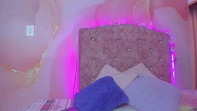 violet taylor  online show from 10-19-25, 02:12