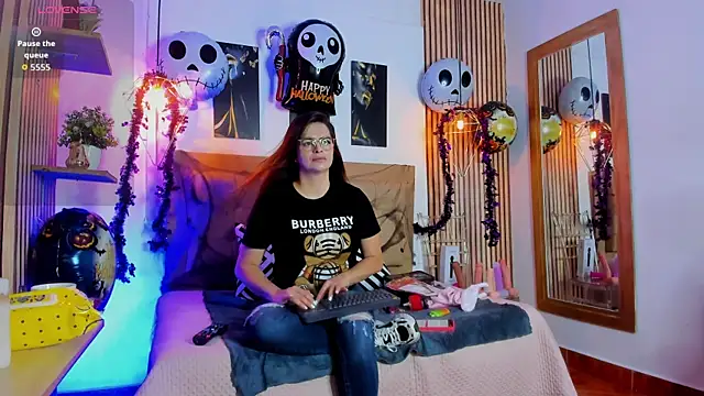 Snapshot of _samanthaa_foxx chatting on 10-10-25, 11:31 samanthaa foxx online show from 10-10-25, 11:31